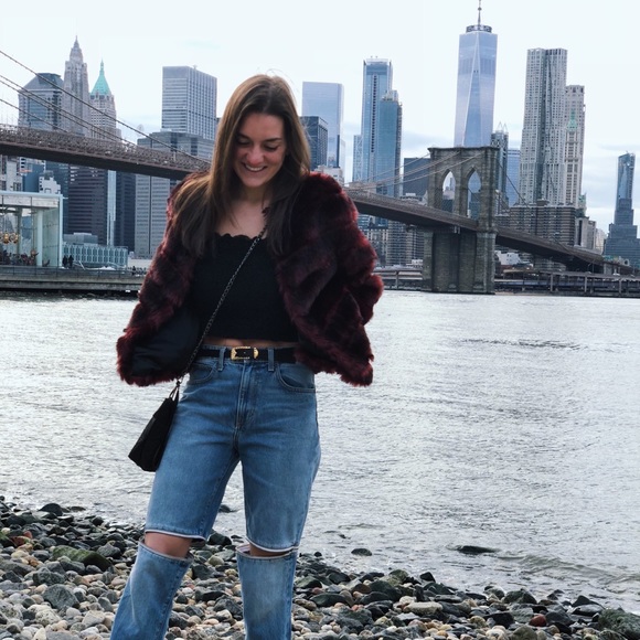 Meet your Posher, Victoria - Picture 1 of 2